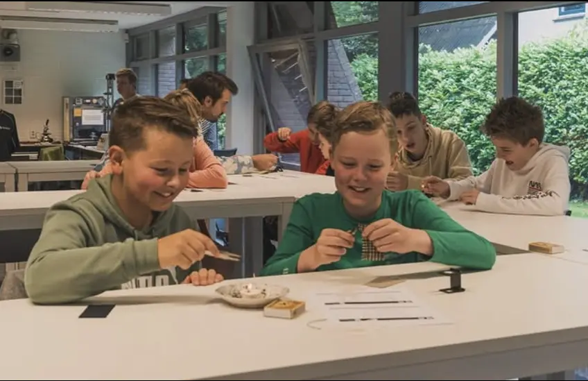 basisschool kinderen doen proeven